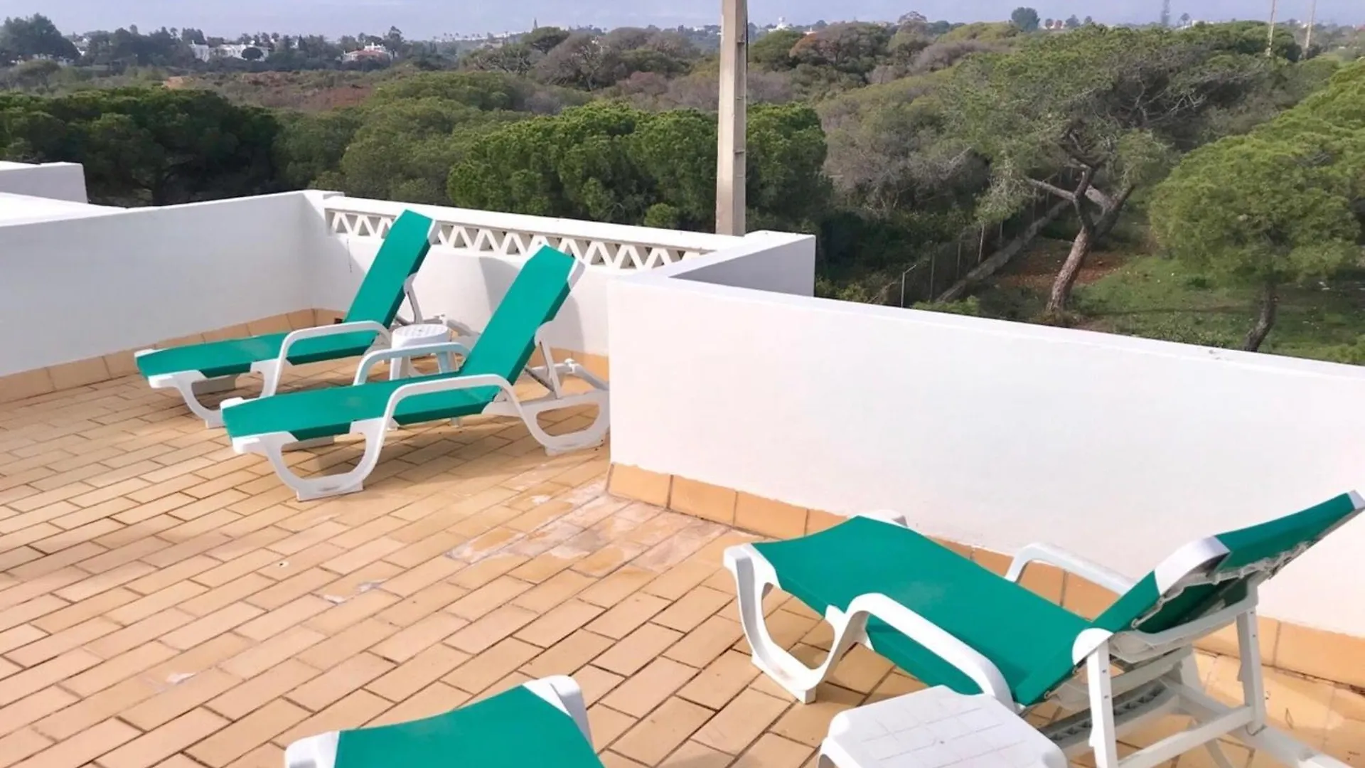 Beachside Family Stay In Benagil Portugal