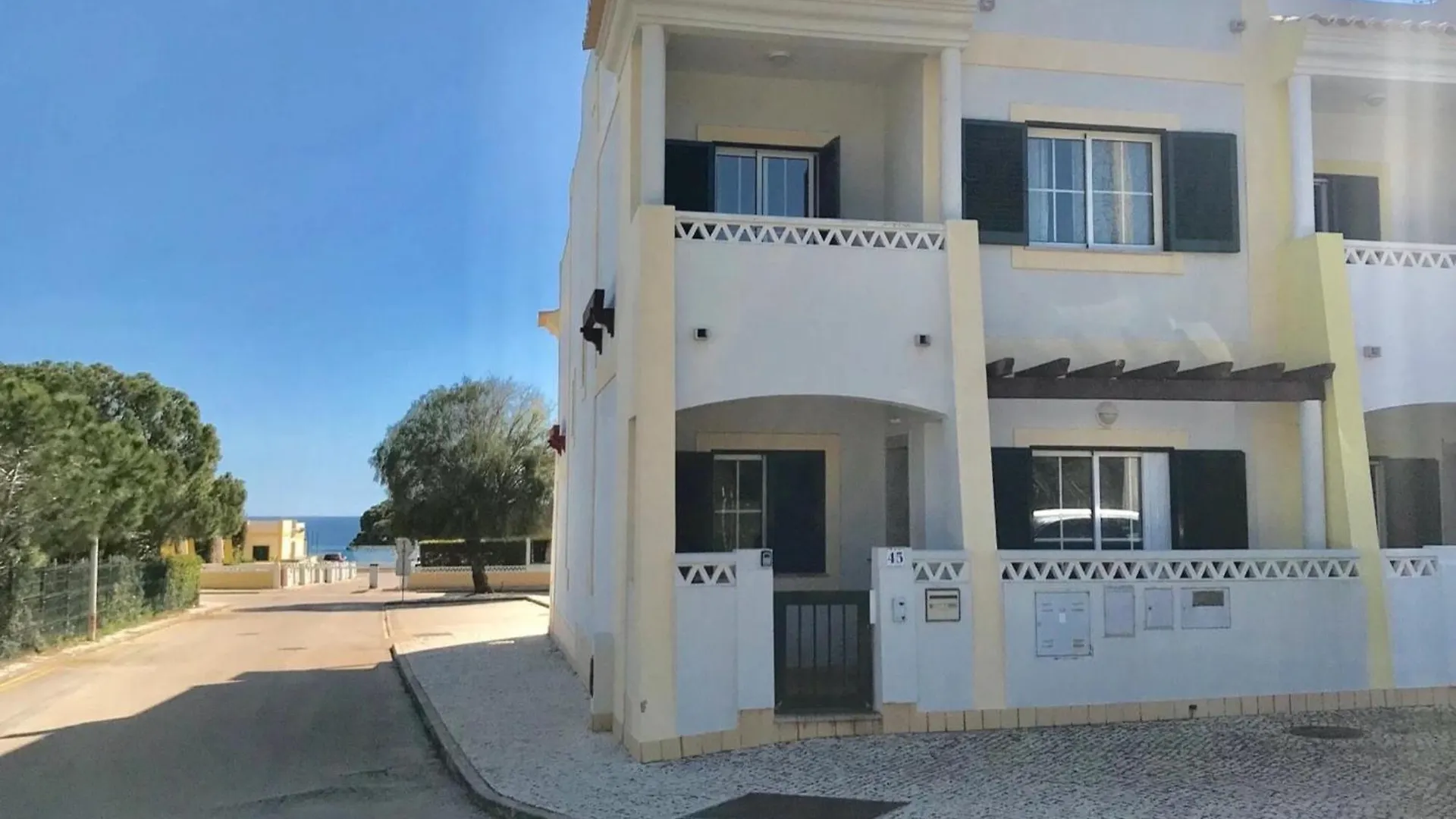 Beachside Family Stay In Benagil